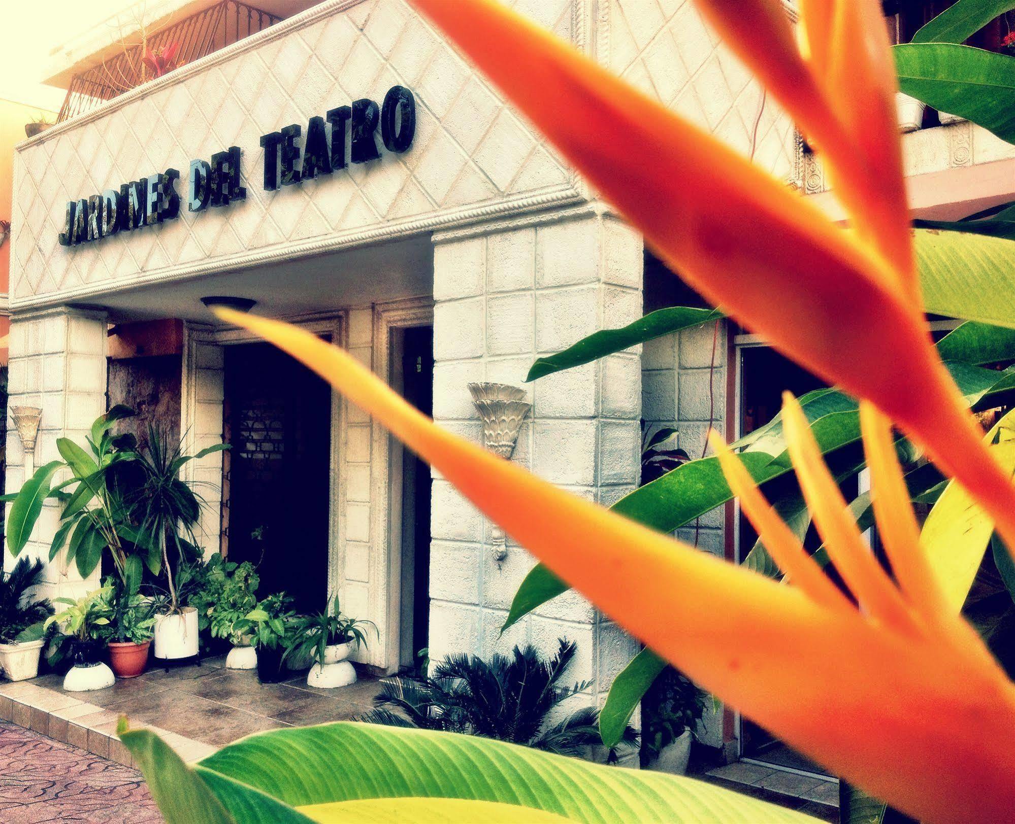Jardines Del Teatro Hotel Santo Domingo Bagian luar foto